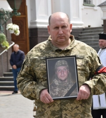 Загинув понад рік тому у Курській області: у Луцьку попрощаються із воїном Андрієм Поліщуком