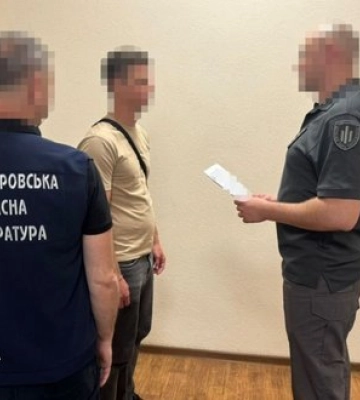Катували чоловіка, щоб "не забув, що казати у відділку": повідомлено про підозру двом експоліцейським у Дніпрі. ФОТО