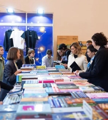 Елена Зеленская посетила Книжный Арсенал