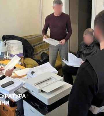 Судитимуть чотирьох осіб у справі про розкрадання 5 млн грн на закупівлі супутникових телефонів для ЗСУ