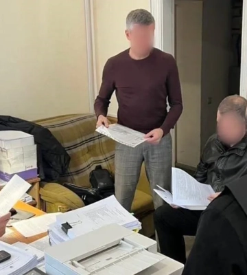 Судитимуть чотирьох осіб у справі про розкрадання 5 млн грн на закупівлі супутникових телефонів для ЗСУ