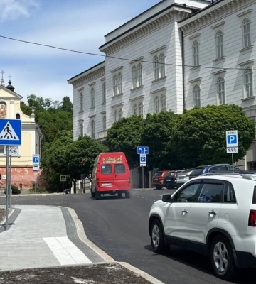 Вулиця Винниченка знову відкрита для транспорту: ремонт завершили раніше запланованого терміну