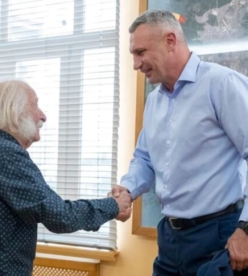 Мер Києва зустрівся з легендарним митцем і оконфузився