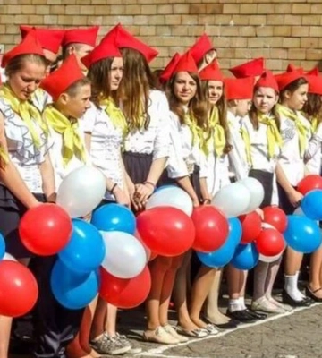 Окупанти на захоплених територіях використали «останні дзвоники» для вербування випускників в армію РФ