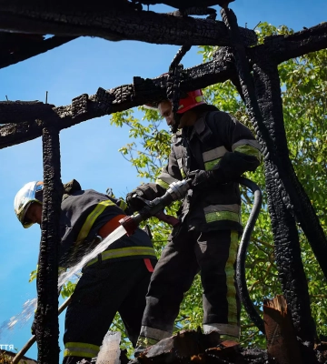 Рятувальники Ужгородщини ліквідували пожежу в надвірній споруді