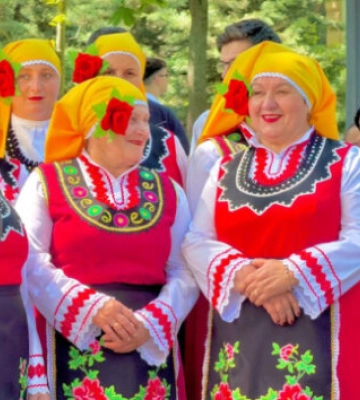 Кукери, хоро та весільні обряди просто неба: в Одесі вперше за 5 років відгримів болгарський етнофестиваль