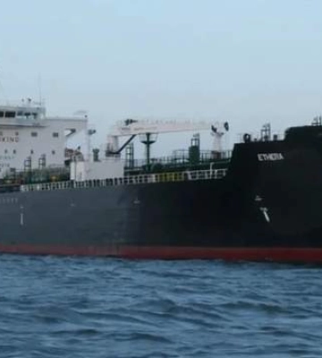 Силы обороны поразили танкер теневого флота и нефтебазы в Крыму и Таганроге