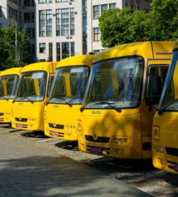 Вісім нових шкільних автобусів отримали громади Харківщини