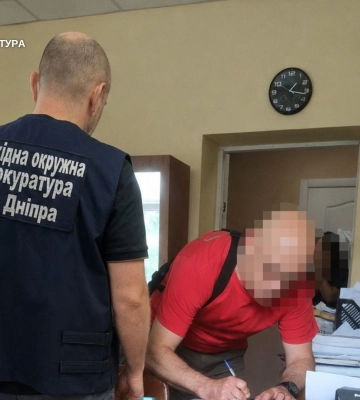 У Дніпрі ексдиректорка держустанови разом із поплічниками підозрюється у фіктивному працевлаштуванні