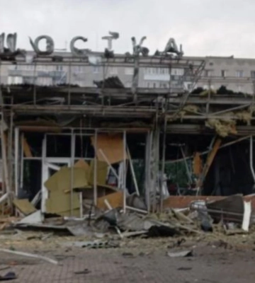 Кілька десятків шахедів за ніч: росіяни стерли вокзал Шостки, сотні пасажирів врятувало диво