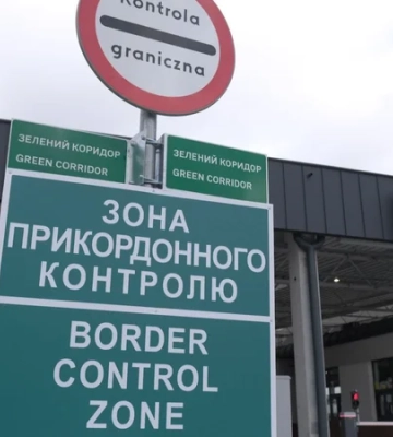 Уникнув пазурів, але не протоколу: ухилянт із Києва застряг на дереві в Карпатах після зустрічі з ведмедем