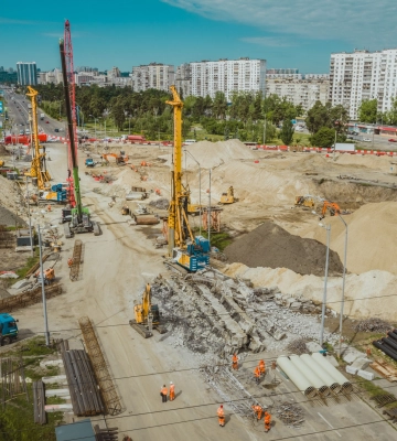 Біля метро "Чернігівська" демонтували аварійний шляхопровід: коли відкриють рух новою спорудою