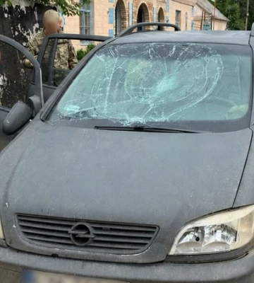 В Харьковской области мужчины напали на представителей ТЦК и побили служебную машину, им сообщено о подозрении — полиция