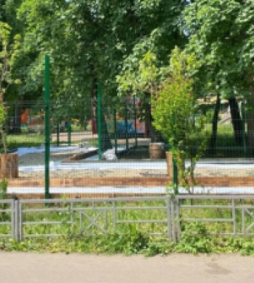 У парку Шевченка в Чернівцях обурилися платною пісочницею після обіцянок нового дитячого простору