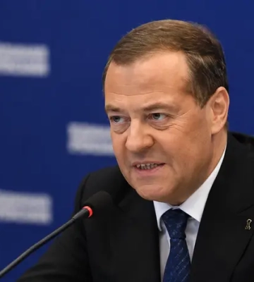 Медведєв пригрозив «симетричним ударом» по АЕС України і НАТО