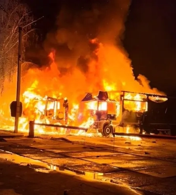 Росіяни атакували підприємство та будинки в Чернігівській області: є загиблий, спалахнула масштабна пожежа 