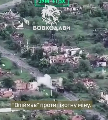 Инженерный крах РФ: «Вовкодавы» сожгли импровизированный понтон врага. ВИДЕО