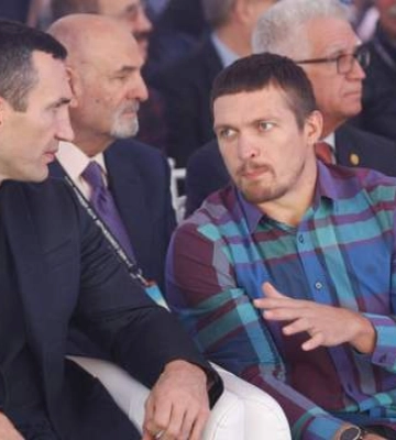 Кличко отреагировал на решение Усика завершить карьеру