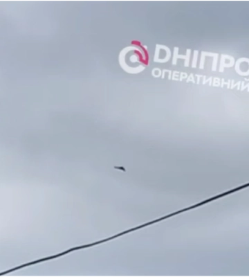 Дніпро атакують шахеди: знову чути вибухи