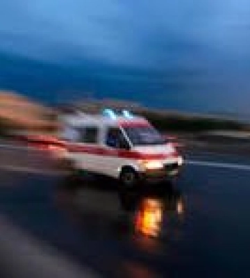 За крок до трагедії: шокуючі деталі ДТП у м. Берегово, де водій швидкої здійснив неможливе задля порятунку людини