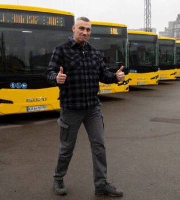 Обстріл змінив рух транспорту Києва: які трамваї та тролейбуси курсують інакше