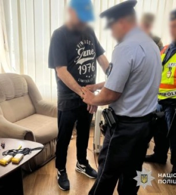 Затримали і передали: на Закарпатті викрили іноземця, який тікав від вироку за тяжкий злочин
