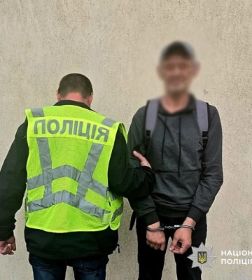 Викрав банківську картку у співчаркувальника та зняв з неї чималу суму коштів - у Києві затримано злодія