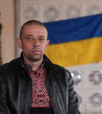 Давали дерев'яний телефон і казали «дзвонити». Військовий розповів про знущання у полоні РФ