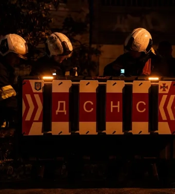 Росіяни атакували Харків: у двох районах пожежа і поранені
