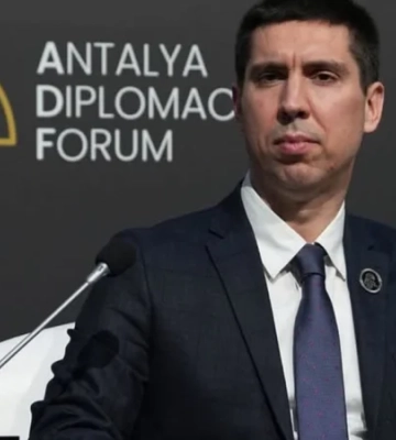 «Это поднимает мне настроение». Глава МИД Молдовы выступил на украинском языке в Киеве и пошутил об указе Зеленского касательно 9 мая