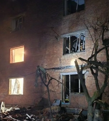 Удар по Харкову: двоє поранених, пошкоджено будинки, гаражі зруйновані вщент