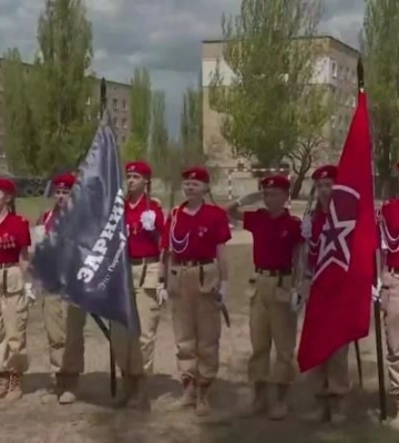 В Мелитополе и Бердянске детей учат воевать: школьников тренируют как связистов, саперов и штурмовиков (видео)