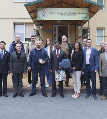 Іноземна делегація відвідала обласний госпіталь ветеранів війни