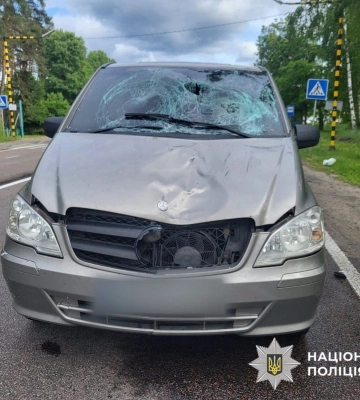 На Київщині помер у машині швидкої збитий бусиком на переході пішохід
