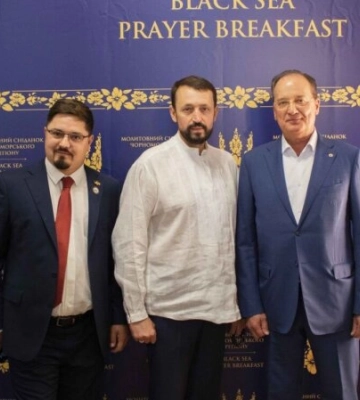 «Там, де є віра, завжди є майбутнє», — Валерій Дубіль на Молитовному сніданку Чорноморського регіону