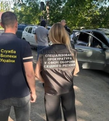 Вимагали 250 тис. грн за службу в тилу: викрито двох посадовців ТЦК на Харківщині. ФОТОрепортаж