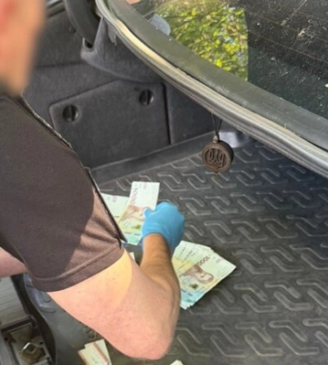 Вимагали 250 тис. грн за службу в тилу: викрито двох посадовців ТЦК на Харківщині. ФОТОрепортаж