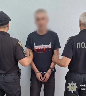 Встромив ніж у живіт: в Ужгороді чоловік ледь не вбив колишню дружину під час сварки