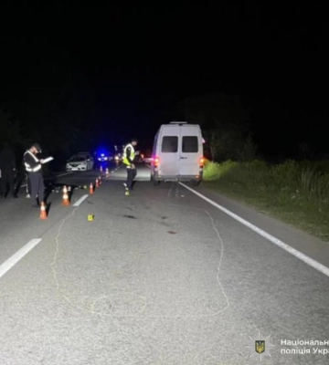 Трагедія на трасі, що веде до Закарпаття: під колесами Mercedes на смерть розбився 17-річний мотоцикліст (ФОТО)