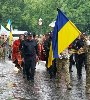 Ужгород сьогодні попрощався зі ще одним захисником – 35-річним солдатом Євгенієм Буко