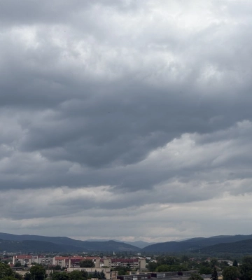 Зливи та до 24° тепла прогнозують на Закарпатті