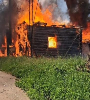 Ворожі безпілотники атакували Чернігів: спалахнули житлові будинки