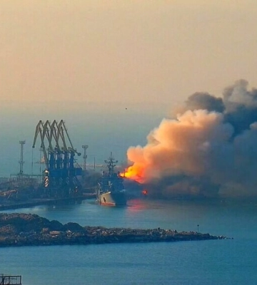 ВСУ дронами поразили российский сухогруз в порту оккупированного Бердянска