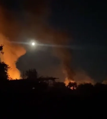 Унаслідок повторної атаки БпЛА на Харківщині спалахнула пожежа на підприємстві
