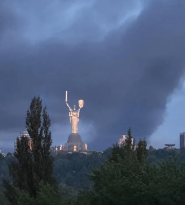 Київ затягнуло їдким димом після масованої російської атаки