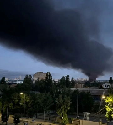 У Києві вже 4 постраждалих після масованої атаки рф, палає поліклініка та будинки