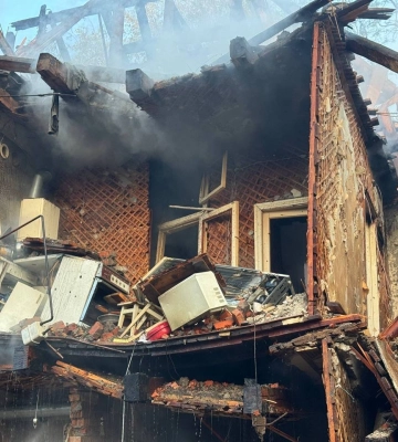У Дніпрі через російську атаку частково зруйновано двоповерховий будинок