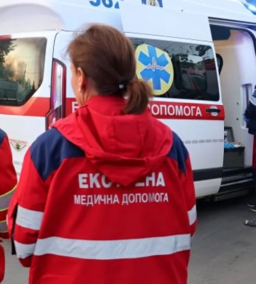 У Києві вже 4 постраждалих після масованої атаки рф, палає поліклініка та будинки