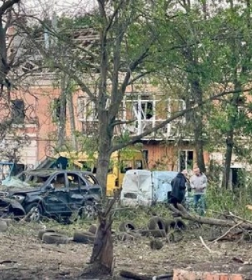 Наслідки атаки на Дніпро: зруйновано 7 будинків і пошкоджено ще 49. Загинули шестеро людей, з них - один рятувальник. ФОТОрепортаж