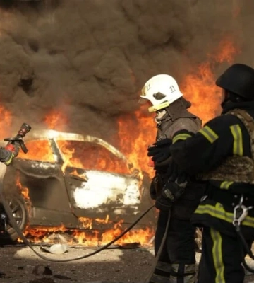 Рятувальники показали масштаби руйнувань у Києві після комбінованої атаки 